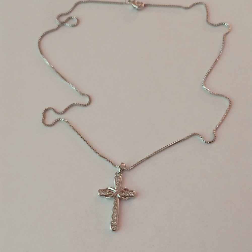 Dazzling Silver Cross Necklace, 16 Inch Chain, 925 Silver